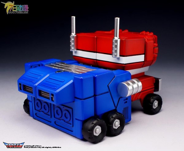 Topeam Super Deformed Not G1 Optimus Prime Figure Images  (15 of 16)